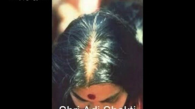 Шри Матаджи ставит мантры на Сахасрару. 11:54
Shri Mataji giving individual Sahasrara Mantras.