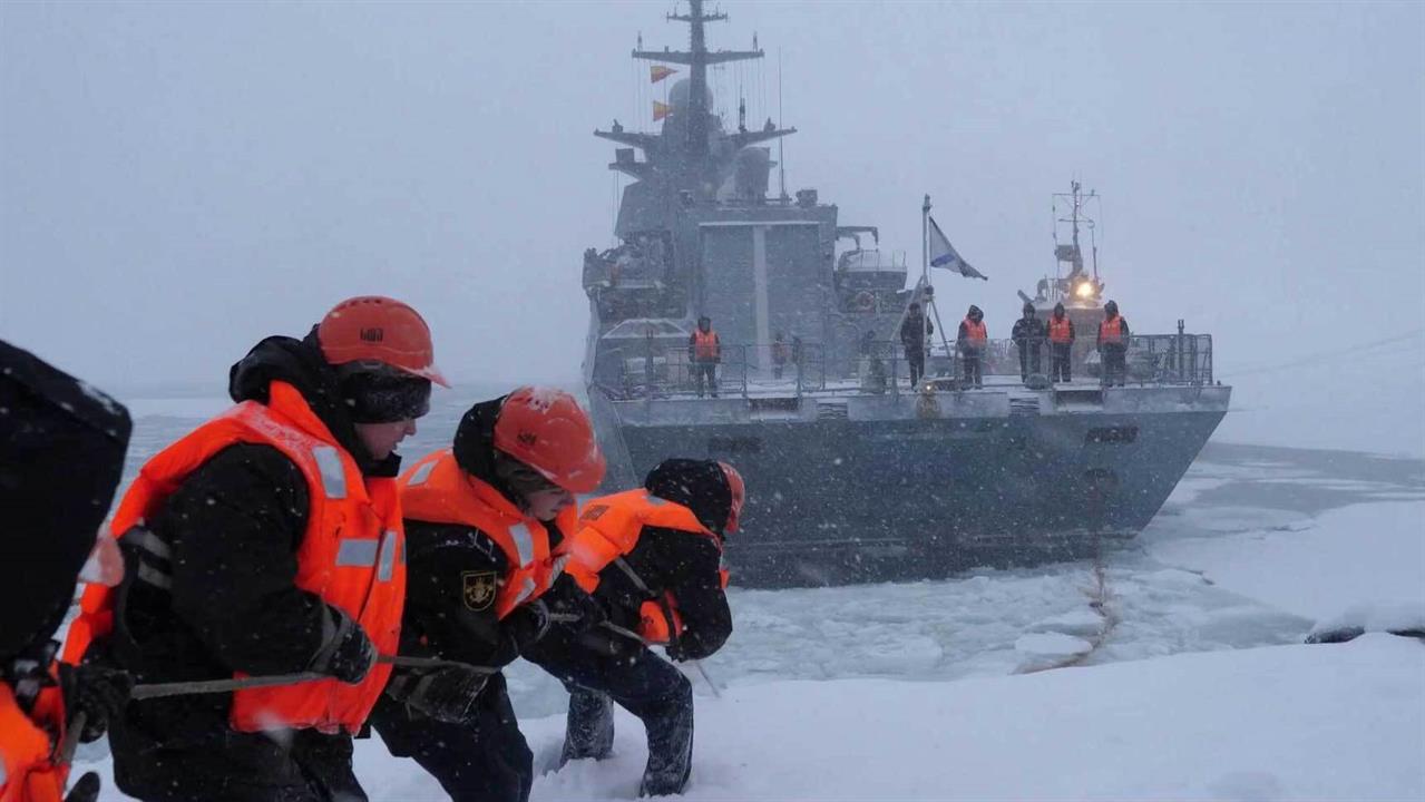 В Петропавловск-Камчатский вернулся корвет "Гремящий". смотреть онлайн