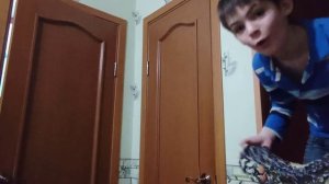 пугаю брата