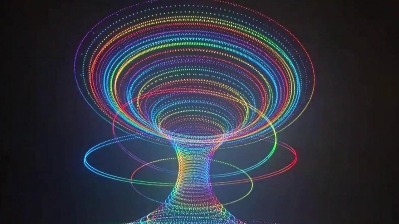 На шоу дронов в Китае сразу 22,5 тысячи беспилотников поднялись в небо. смотреть онлайн