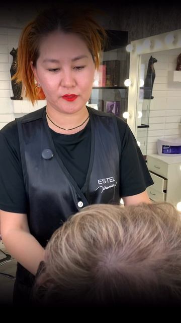 Супер средство для укладки волос #техникаайртач #техникамелирование #курсыколористов смотреть онлайн