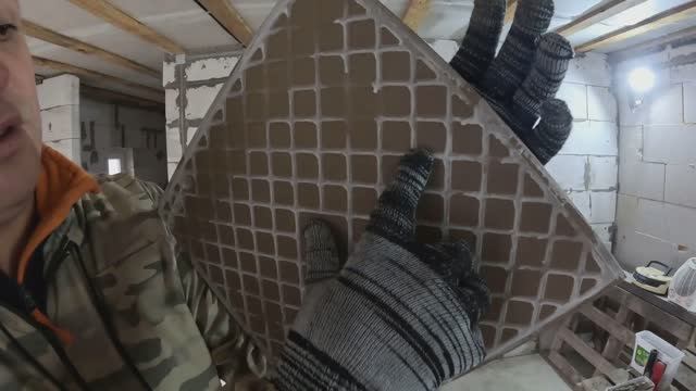 Баня своими руками! Поклейка керамической плитки на стены. В парилке и в зоне печи.