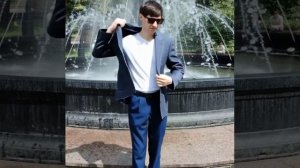 Парнишка у фонтана.mp4