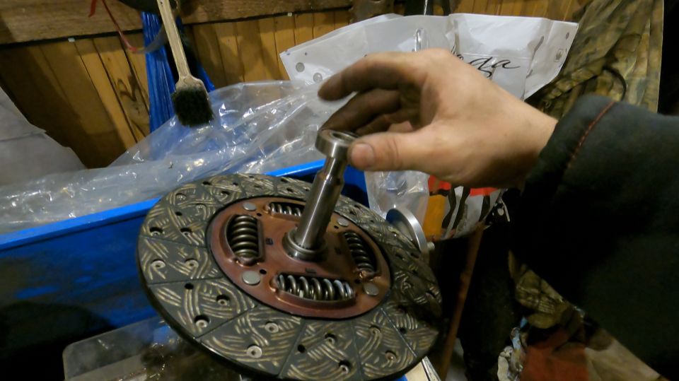 Покатушки на "Урагане". Вытачил оправку для установки сцепления. смотреть онлайн