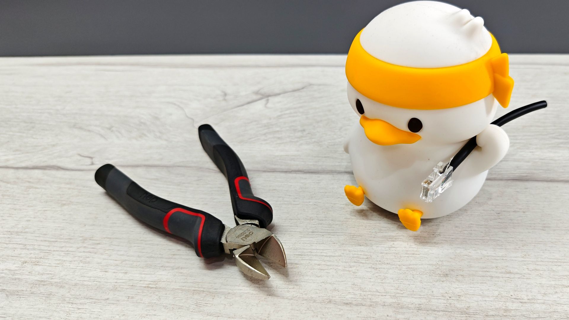 Обзор бокорезов Deli DL0204