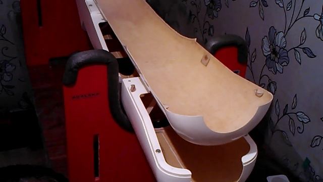 №105 — Крепление капота.