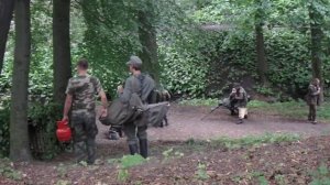 Подготовка к бою реконструкторов