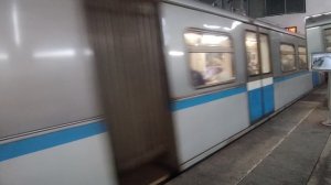 электропоезд 81-740 Русич отправляется со станции Мякинино