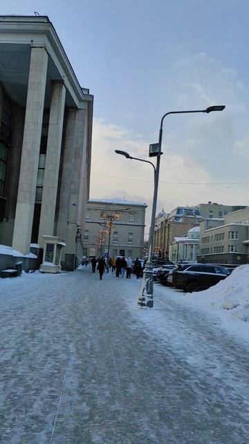 Замело центр Москвы. Около РГБ огромные сугробы. 2 февраля