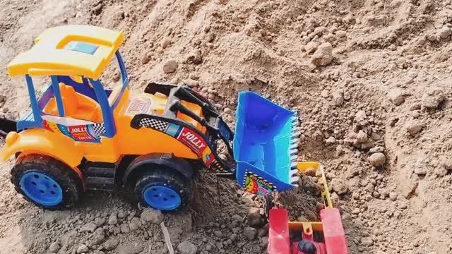 JCB ТРАКТОР на стройке! 🛠️ Трактор творит чудеса — смотри!