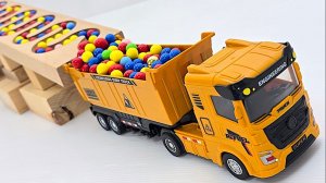 Видео для Детей. Грузим шарики в Томаса и  самосвалы.