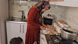 Приготовление пахты для зимнего хранения: ферма Тайбе с новыми работниками.