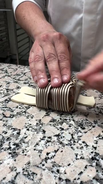 Полосатый десерт с шоколадом.