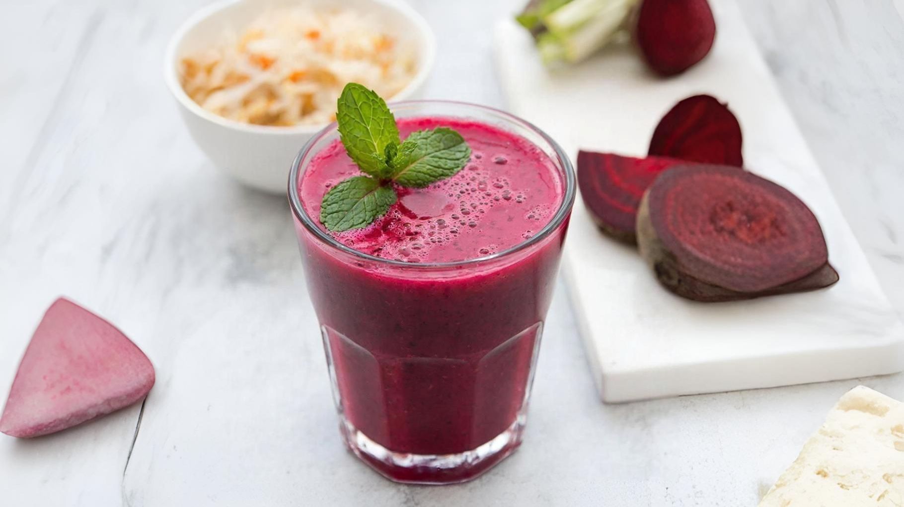 Смузи из свеклы и квашеной капусты