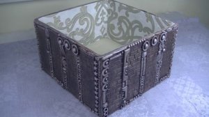 Коробка как метафора : создана  из остатков разной мелочи .