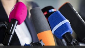 Дмитриев указал на схожую тактику выступающих против США и РФ европейских СМИ