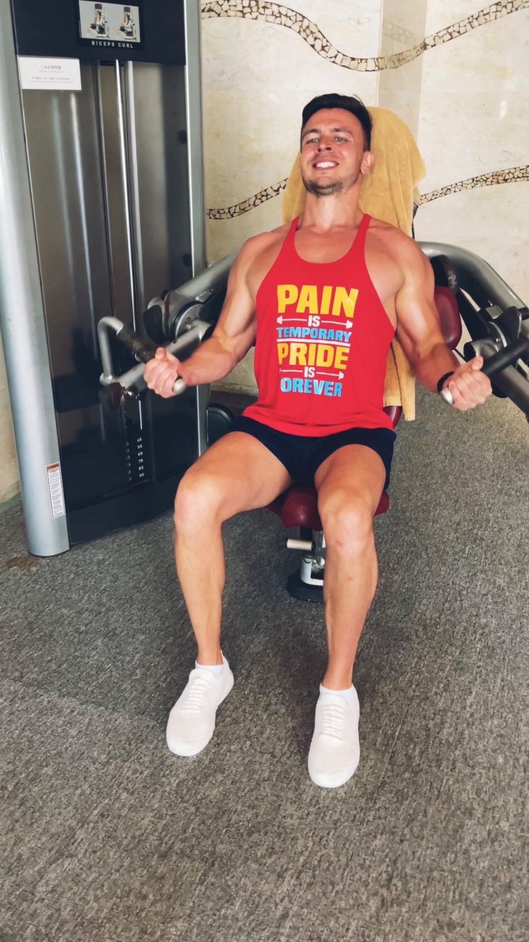 ТРЕНИМ ДАЖЕ НА ОТДЫХЕ 💪🏻 #фитнес #тренировки #качалка #спорт