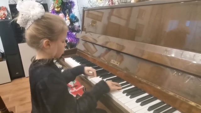 Вероника играет