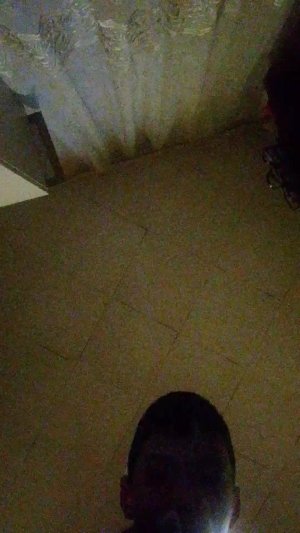 видео игры младенеца в жолтом