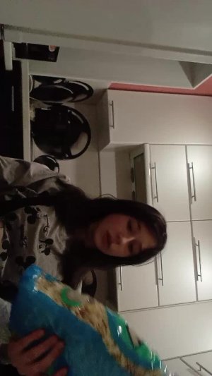 пришла с магаза