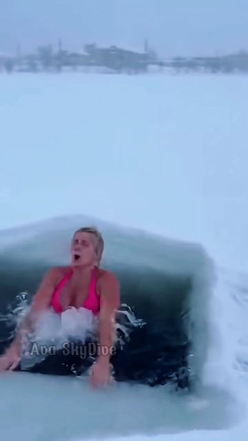 Нырнула и искупалась зимой смотреть онлайн