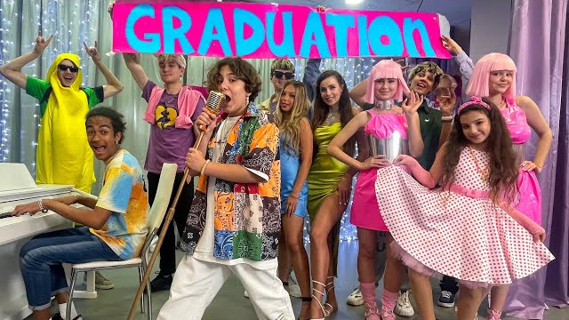 ВЫПУСКНОЙ В КАМПУСЕ ВЕЧЕРИНКА ДЛЯ ПАР! КАМИЛЬ УСТРОИЛ СЮРПРИЗ ДЛЯ ДЕВОЧЕК смотреть онлайн