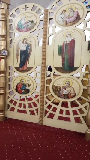 Божественная служба в храме Святой Троицы