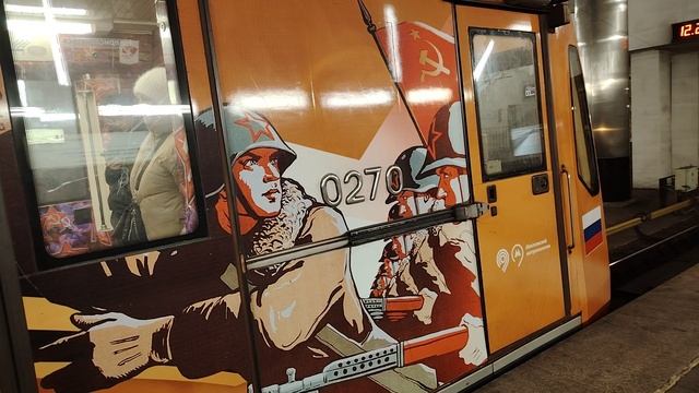 тематический электропоезд 81-740 Русич путь к победе отправляется со станции Мякинино