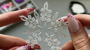 Снежинки из бисера своими руками. Простой мастер-класс по новогоднему декору (2 стиля)