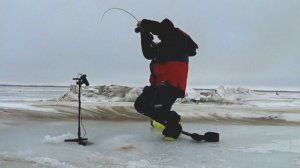 ЛУНКА НА 200 ХОТЬБЫ ОН ПРОЛЕЗ Я ЕГО ЖДАЛ  зимой на судака