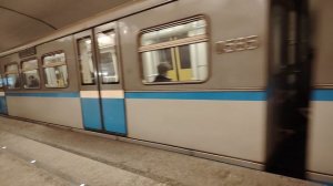 электропоезд 81-740 Русич, отправляется со станции Строгино