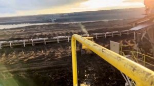 Бульдозер KOMATSU D85 EX и гигантский экскаватор.