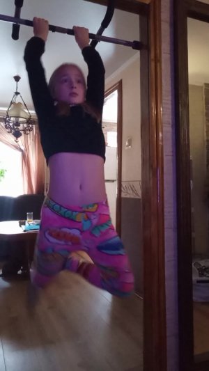 подтягиваюсь на турнике