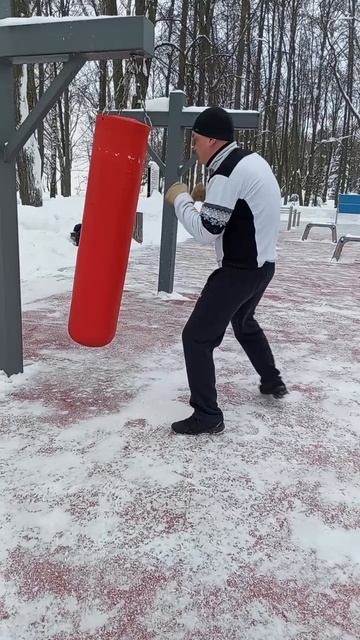 Кельчин Александр, тренировка по боксу на улице зимой, 2026, февраль. #бокс #спорт #мойдень #новое Кельчин Александр, тренировка по боксу на улице зимой, 2026, февраль. #бокс #спорт #мойдень #новое