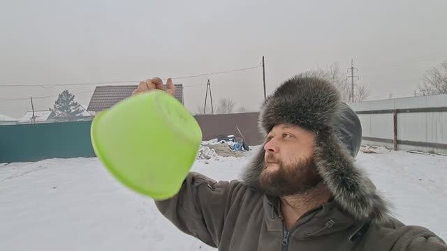 Морозилка отступила Обход поместья ранним утром ПОДВАЛ ИЛЬИЧА влог из жизни смотреть онлайн