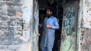 Только пакистанские механики могут починить такую сломанную ось