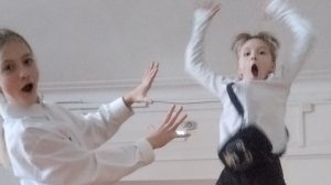 сидим в школе  „чпек"