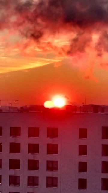 Вечерний солнечный закат в Москве