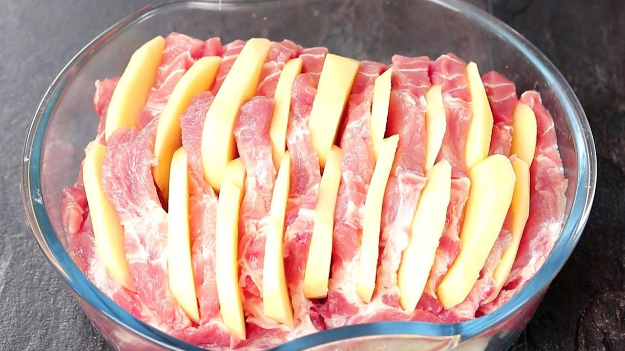 Простой Рецепт Картофеля с Мясом на Ужин! Быстрый и Вкусный Рецепт на Праздничный стол! смотреть онлайн