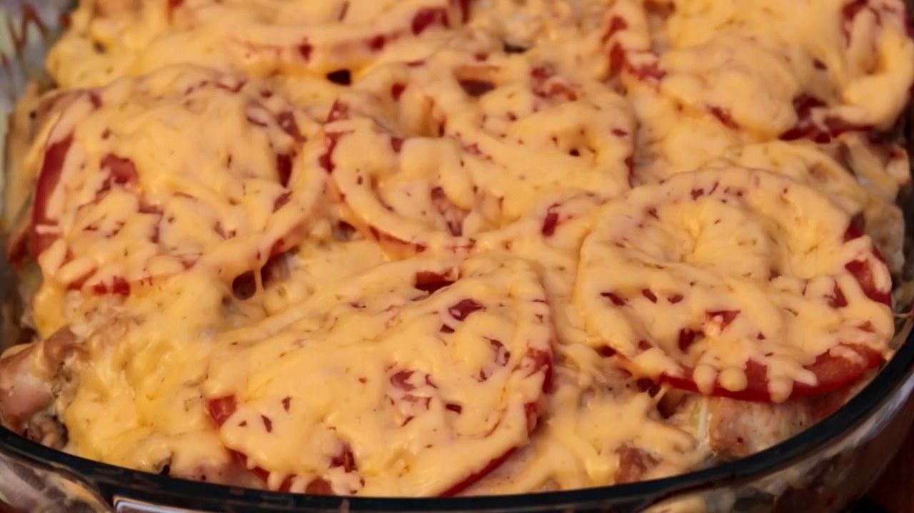 ТАКОЙ ВКУСНЫЙ УЖИН ДЛЯ ВСЕЙ СЕМЬИ ДОЛЖЕН ПОПРОБОВАТЬ КАЖДЫЙ. УЖИН ИЗ ПРОСТЫХ ПРОДУКТОВ. смотреть онлайн