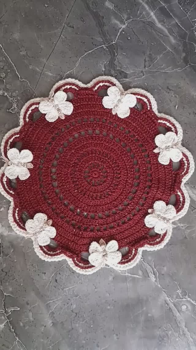 Сервировочная салфетка с бабочками готова