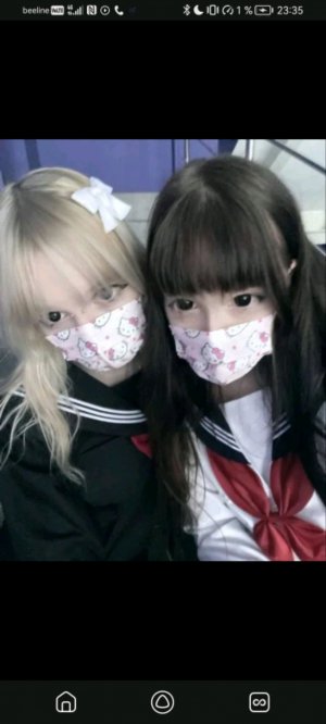 пробую маленькие конфетки