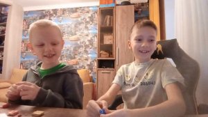 мы с другом лепим лябубу