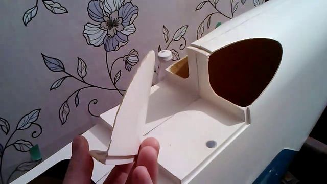 №113- Вырезал воздухозаборники на фюзеляже.