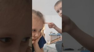 Мой брат учит меня щёлкать