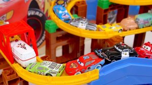 Видео для детей. Играем в Мини-автомобили, мчащиеся по Дороги