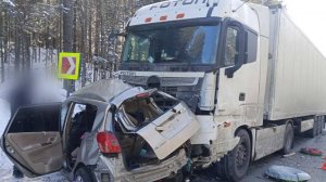 Мать и двое детей погибли в ДТП с грузовиком в Иркутской области