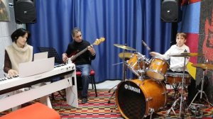 Эдуард Яруллин  - Cute ( David Benoit, Brian Bromberg & Gregg Bissonett)