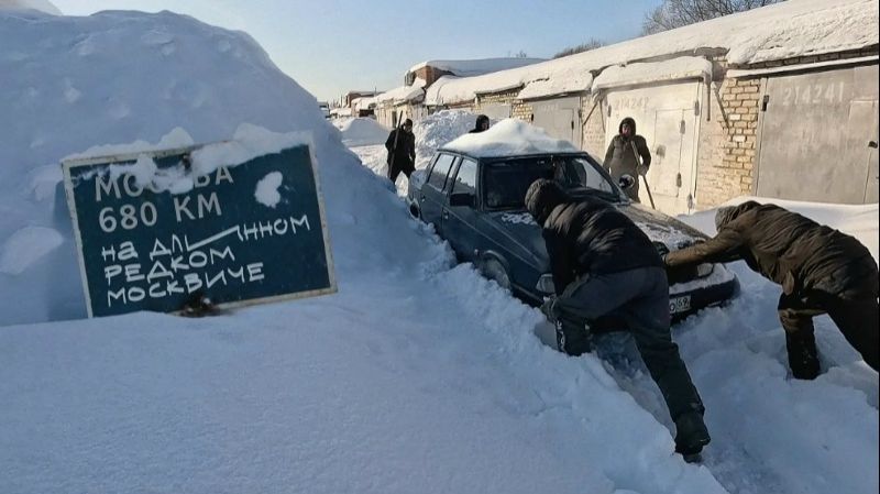 Купил Москвич "Князь Владимир" и отправился на нем в мороз из Саранска в Москву. смотреть онлайн