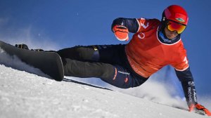 Итальянский сноубордист выступил на Олимпиаде с флагом России на шлеме